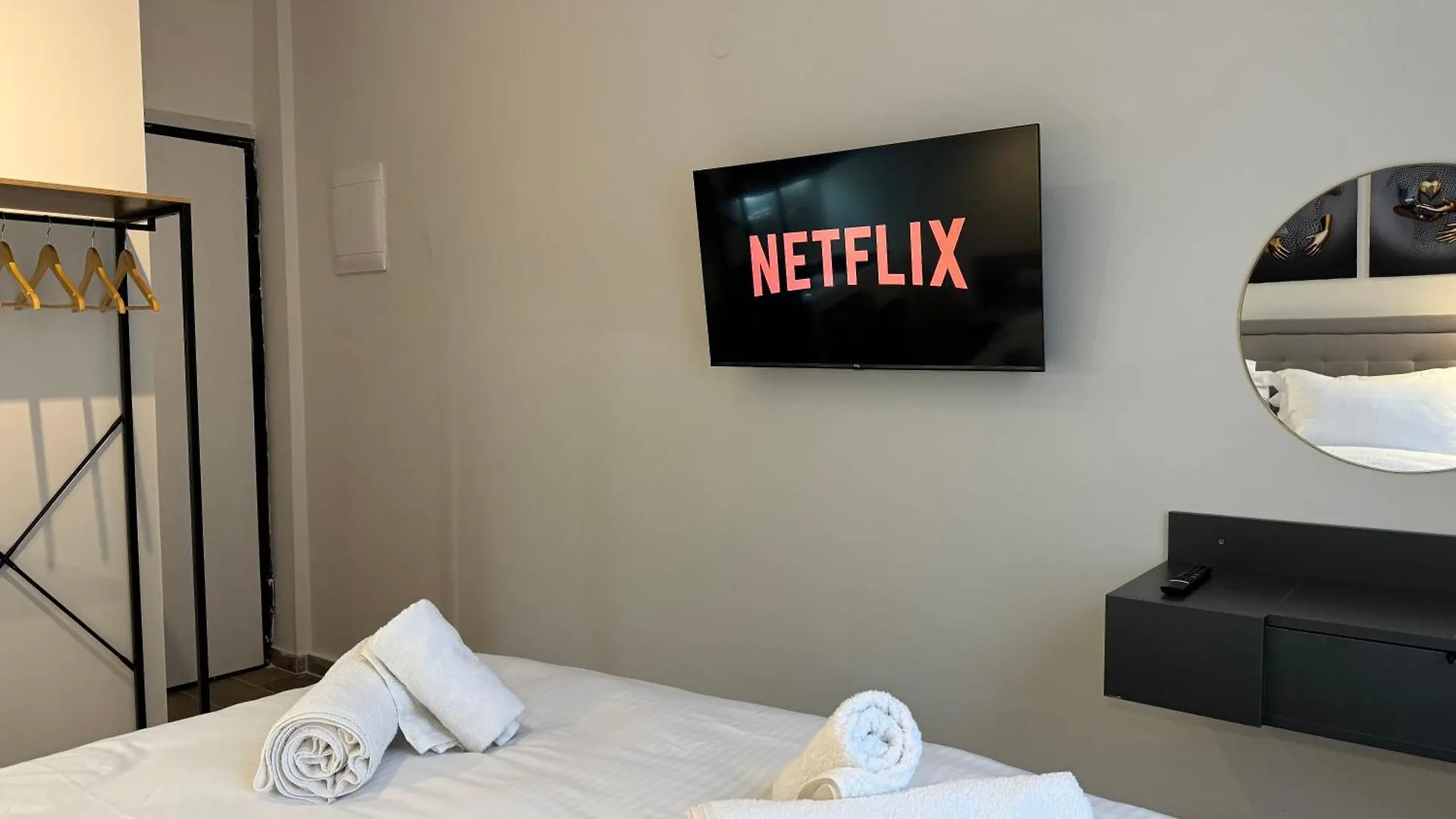 Private Mini Suite-Netflix Thessaloniki Apartment